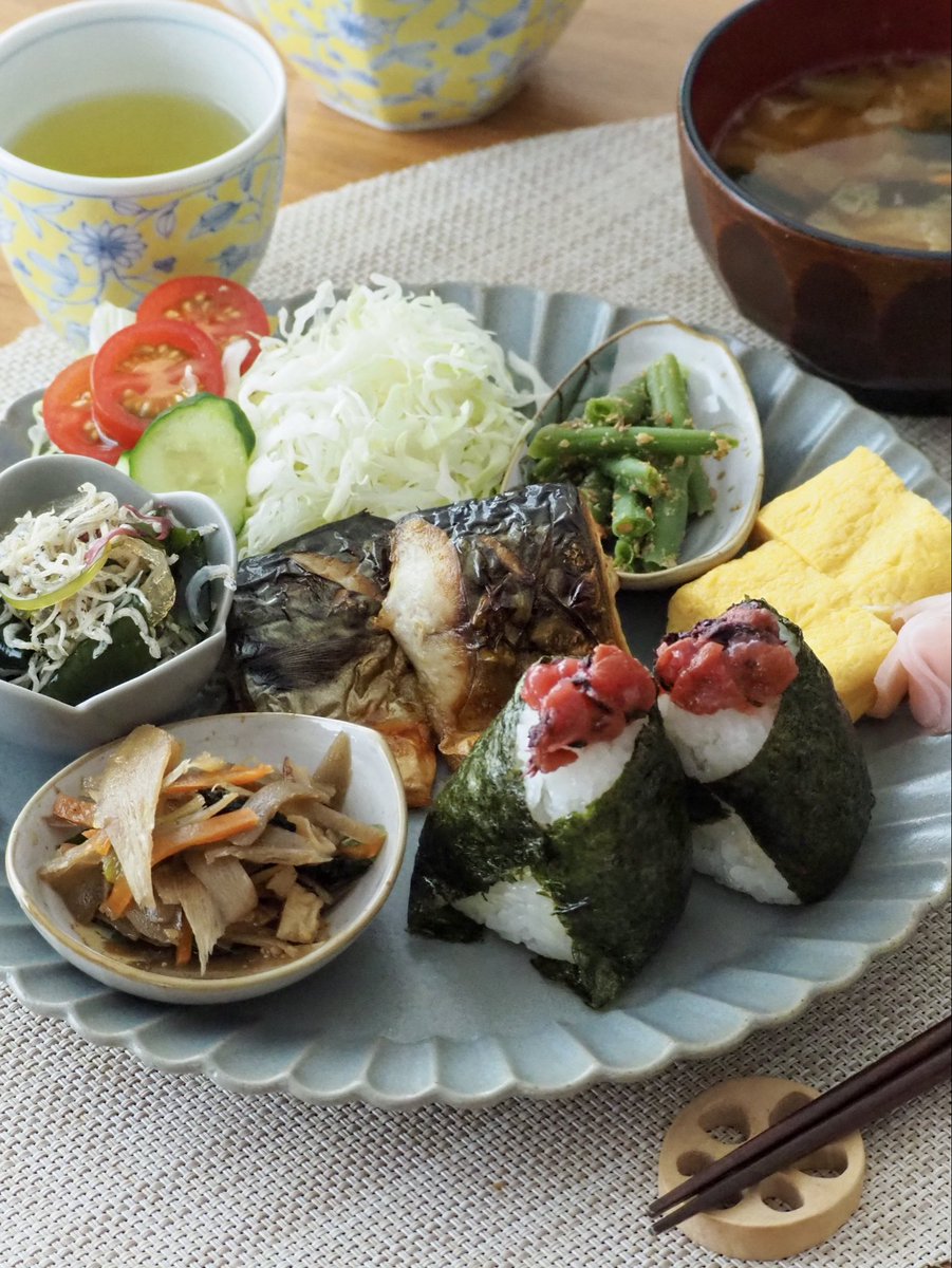 mariko_p's tweet photo. 今日の朝ごはんは塩鯖と梅おにぎり。寒くて真剣にラジオ体操したらお腹空いた😂 https://t.co/5HjA7hVdwc