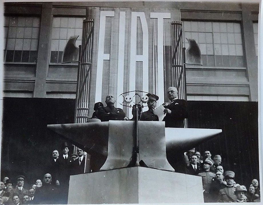HinokiKinoki's tweet photo. Ese fotogénico momento cuando el gobierno nacionalista presenta su Coche del Pueblo 🚩 https://t.co/JdypvQCv7d