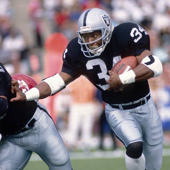 miles_commodore's tweet photo. Vincent “Bo” Jackson is the greatest athlete I’ve ever seen. We were robbed due to his injuries to see what he would’ve done had he stayed healthy. He was an absolute freak of nature. https://t.co/M5w9QTWUT1