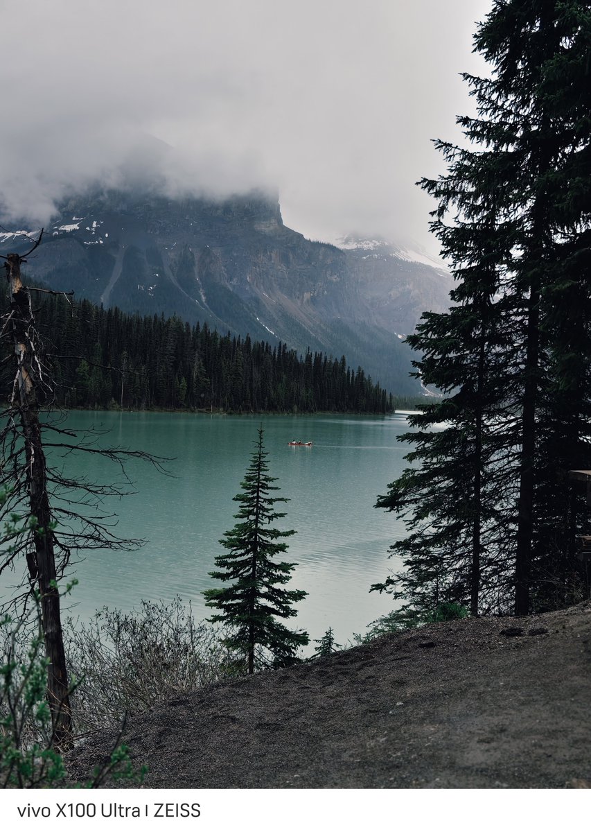 Ay_Ledris's tweet photo. "Lake Emerald, Yoho National Park  🇨🇦🌿
.
#vivox100ultra #shotonvivo #canadianrockies #emeraldlake #yohonationalpark #alberta #britishcolumbia #landscapephotography
.
@Vivo_GLOBAL @Snapdragon https://t.co/tOUQUW6P1z