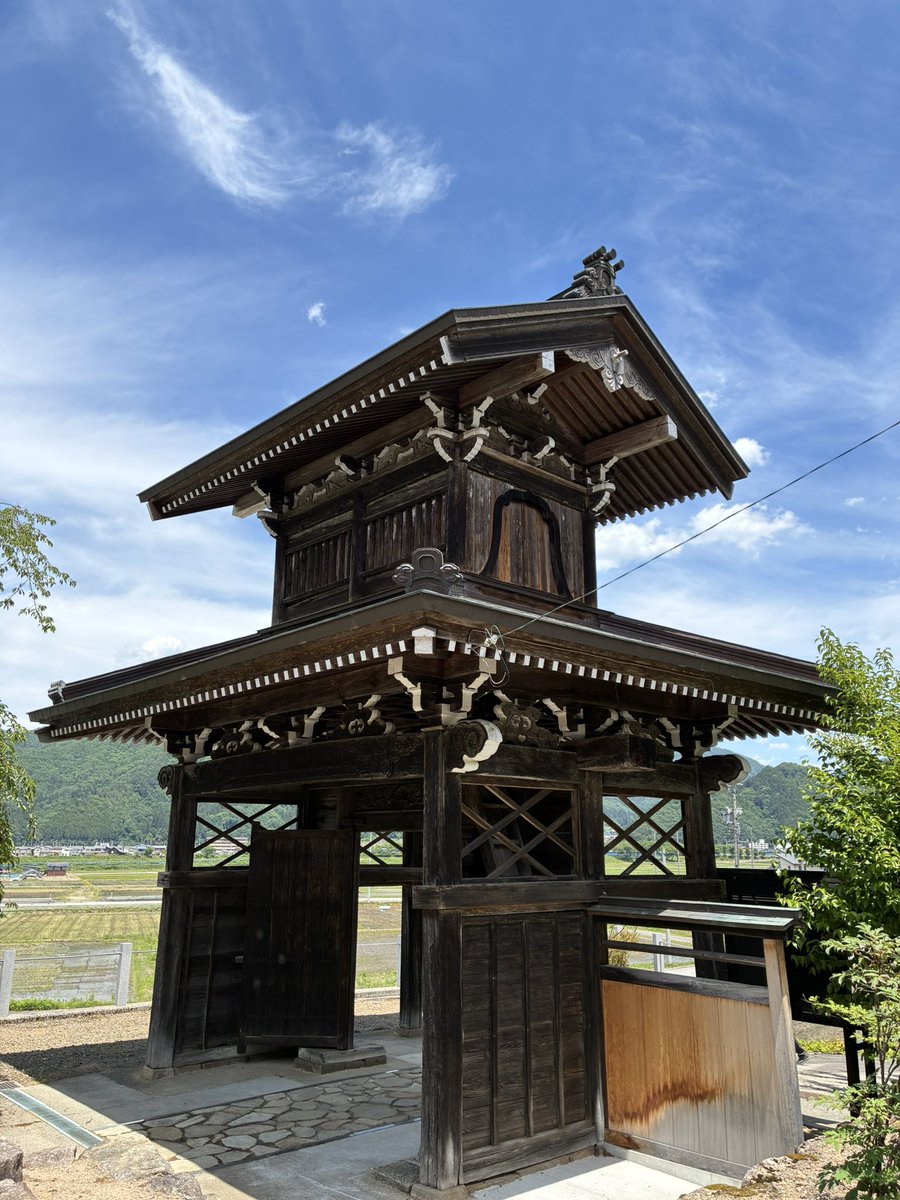 aemtyy's tweet photo. 5/31(日)攻めた場所
朝6時集合して高山城
朝食後、朝市を少し散策して松倉城、飛騨市へ古川城、小鷹利城、野口城、浄徳寺山門　増島城の移築門、途中に広瀬氏一族の供養塔を通り高山市で一人と別れ愛知へ一宮JTC付近で事故渋滞、岐阜羽島に向かい帰宅
#お城めぐり https://t.co/xjPZfco8tR