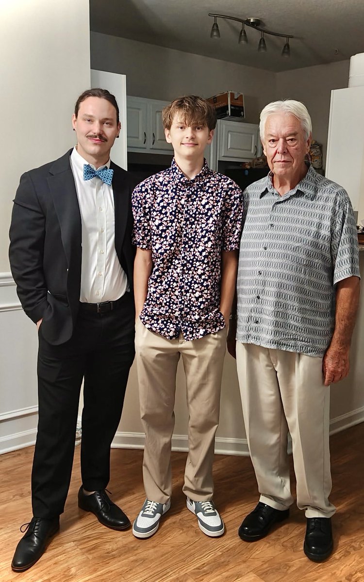 ShaneMusick's tweet photo. Graduation https://t.co/EyjkdRkUqX