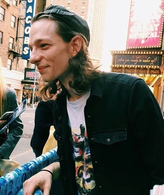 faistoconnor's tweet photo. @starqualityy09 The long hair was so early 2010s millennial https://t.co/qDDnFIWSwp