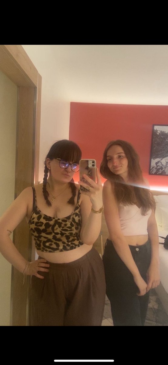 blosomll's tweet photo. joyeux anniversaire à ma @sweetxreader de mon coeur, tellement heureuse de grandir ensemble et de se fabriquer des souvenirs je t’aime fort 💓 https://t.co/5eLxLtH82S