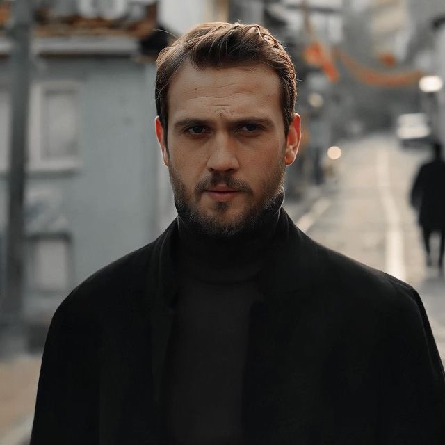 kral7a's tweet photo. 🚨 خاص

تستعد قناة "Show TV" لطرح مسلسل جديد بعنوان "الإنهيار" أو "السقوط" خلال الموسم القادم.
العمل سيدور حول صراعات وتسويات عالم الجريمة والمافيا السرية.
ويجري حاليًا التفاوض مع الأسطوره اراس لتجسيد دور البطولة.
المسلسل لا يزال في مرحلة التحضير، ولم تُكشف تفاصيله الكاملة بعد! https://t.co/U0F90ufRry