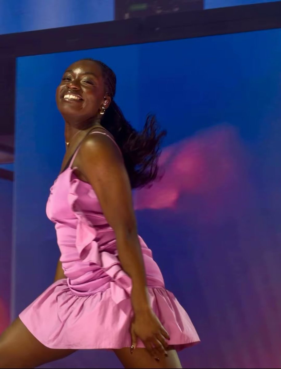 staractour2k26's tweet photo. Parfois je me rappelle que j’ai pris ces photos et je souris. women >>>>>>
#starac #staracademy https://t.co/tpZL0FUU0a