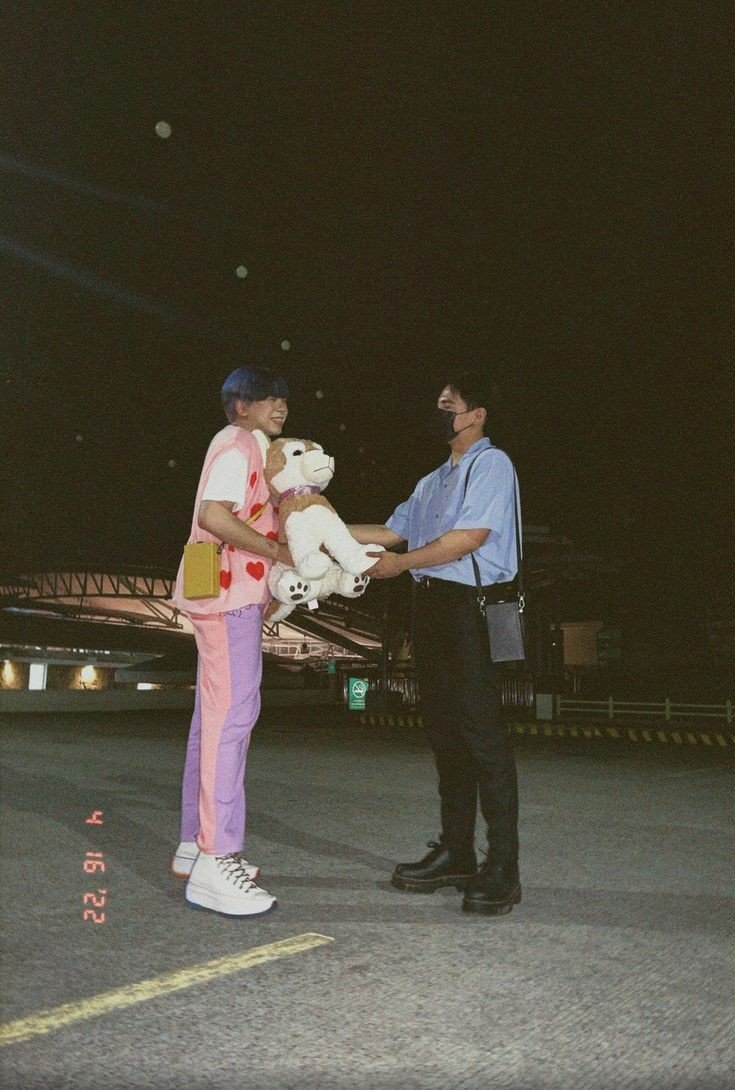 holysva's tweet photo. that iconic dog stuffed toy he’s kept in his room for years is so precious https://t.co/CTMviGyWdI