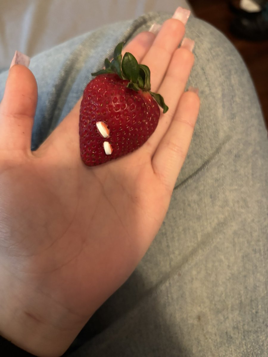 pisslover699696's tweet photo. my mom just gave me this ? am i a dog? https://t.co/Na4UUrjsXM