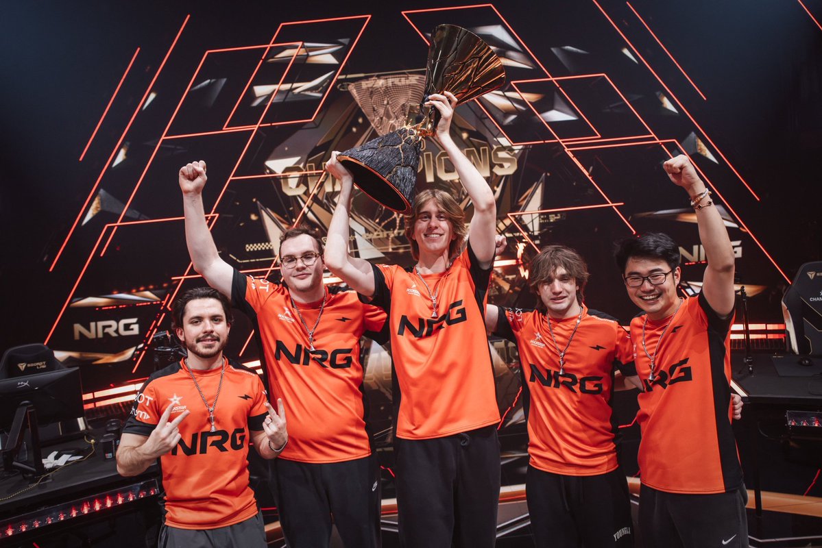 TimeShort5's tweet photo. @gvm_lt @ValorantEsports you havent addressed anything ive said about how America destroyed EU in Champs Paris and followed up with a dominant 3-1 h2h victory over EU in Santiago with America sending 2 teams to the top 4 and EU not even 1, EU is the weakest region as usual https://t.co/1uDt3xFbaT