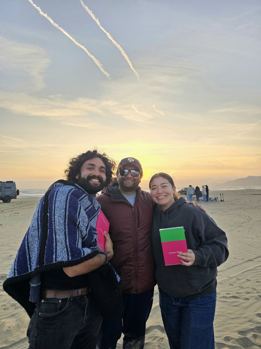 ozalabCP's tweet photo. Congratulations to Chris and Bella for graduating from @CalPolyCSM!
They made such important contributions to our group's work and being positive role models for the younger students!
Thanks to @NikoMcCarty for the books! https://t.co/QECa1rZdbf