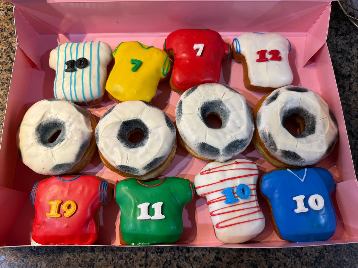 Farzin21's tweet photo. If you’re going to be in Kansas City during the World Cup, visit Mr D's Donut Shop and grab yourself some soccer-themed donuts ⚽️🍩 https://t.co/gqm6TX28jM
