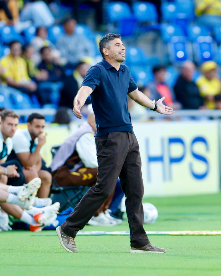 MalagaCF's tweet photo. 𝐑𝐏 𝐅𝐔𝐍𝐄𝐒 ||  “El equipo ha tenido personalidad, alegría y pasión”

🗣 “Hemos llegado en buen momento a este final de competición; en un escenario como éste, hemos disfrutado del partido”

#LasPalmasMálaga
