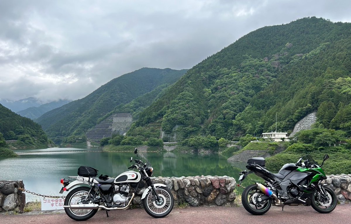 alpha_370Z's tweet photo. 昨日雨降る前に妻とダム🏍️🏍️ https://t.co/e8Ny3JbhBj