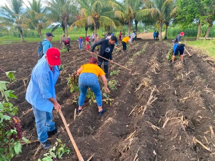 DeFcmm94497's tweet photo. En lugar de aguardar circunstancias perfectas, los principales dirigentes del partido y del gobierno estuvieron junto a nosotros en una intensa jornada de trabajo, demostrando que el auténtico liderazgo se edifica con el ejemplo. https://t.co/WGNhHVj0EP