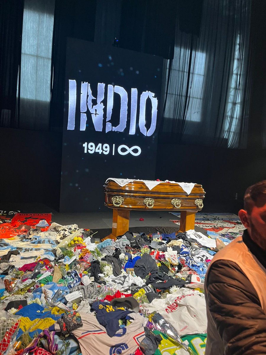 M_Saredi's tweet photo. No hace falta coincidir con todo, pero el #Indio ya forma parte del patrimonio cultural argentino. 
El amor a la Patria también implica valorar y respetar  a quienes dejan una marca profunda en el corazón de nuestro pueblo.
Gracias @Kicillofok por el compromiso 🇦🇷 https://t.co/jYr0d2WCT3