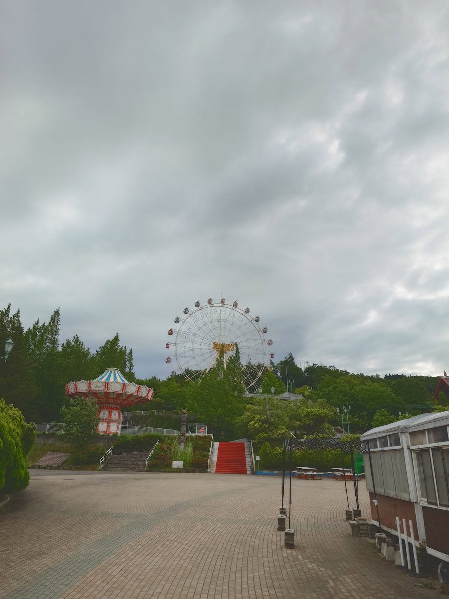 Suntopia_World's tweet photo. いまは曇ですが夕方から雨の予報です。
今日のウィーク１０フリーキップにはループザループが入ってます。
今日だけの特別メニューですよ。
📷https://t.co/ydtgTxpT7Q
今日もなにかいいことがありますように！
今日の最高気温の予報は24.8℃です。10時オープンです。
#今空 #イマソラ #サントピア https://t.co/BpIrt3Kbk5