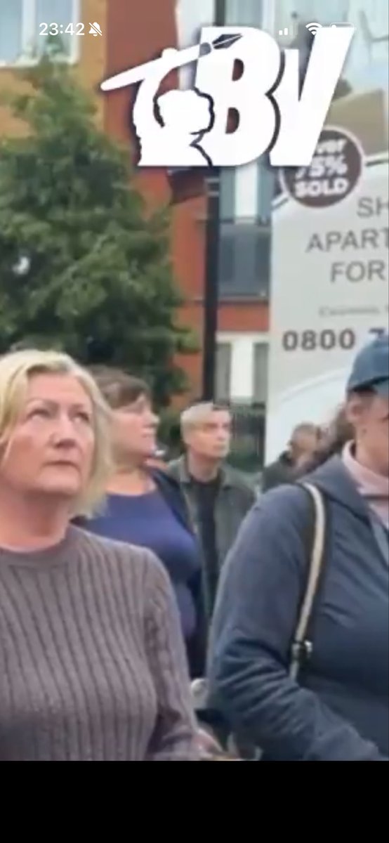 GordonBenn3's tweet photo. @DaDiscordDev5a @TRobinsonNewEra It’s not France you fucking mug https://t.co/gp4n8XtCtV