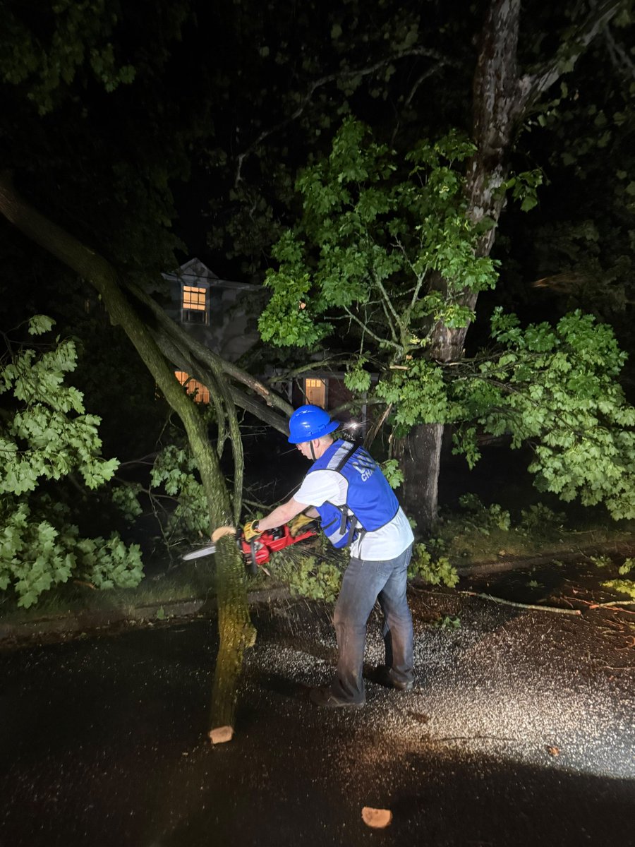 COBCchaverim's tweet photo. Our members have been responding to multiple calls involving downed trees, blocked roadways, and hazardous conditions throughout the area.

We thank @bergenfieldpd for their response and incredible service.

As always, we're your friends you can count on.

#Chaverim https://t.co/nRDsLoDCrl