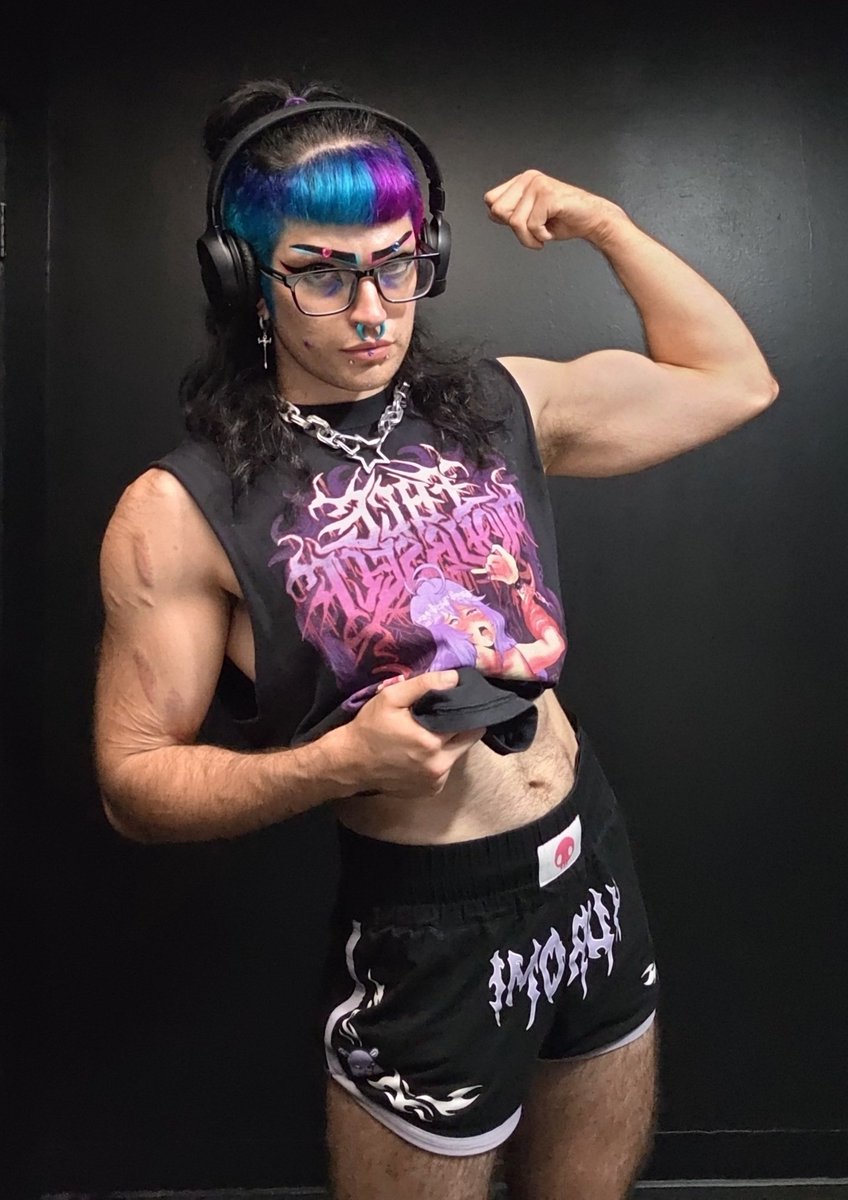 _helldrake_'s tweet photo. Dude made plans to film today, and then blocked me on everything today ig??? Lmao came to visit my one and only (gym 💍) https://t.co/lnJHOTRBRa