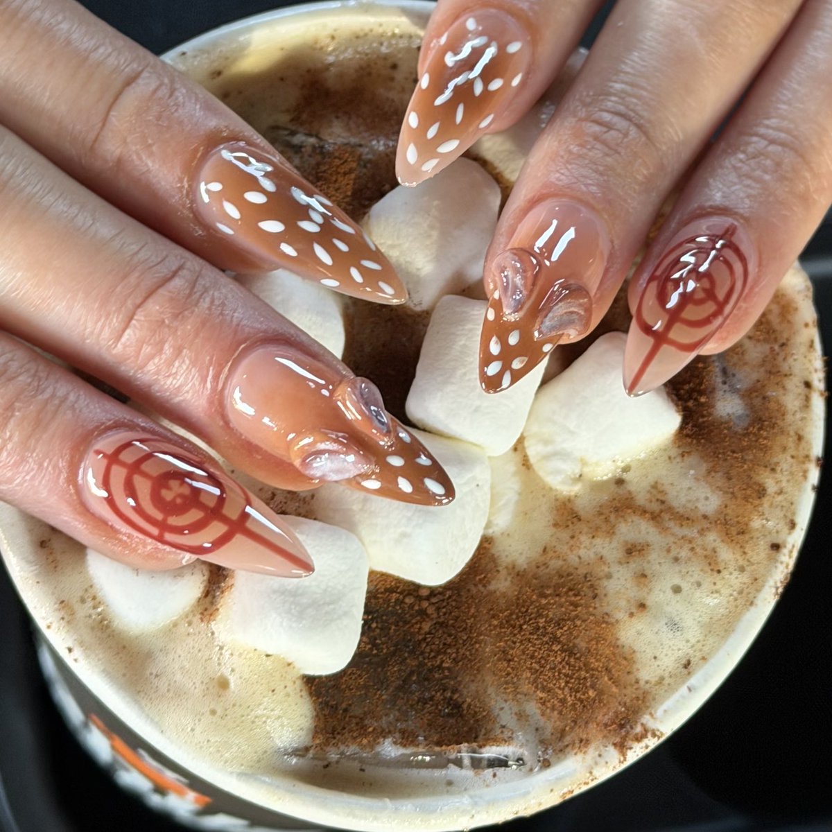 nextlevelsteph's tweet photo. got my white feather hawk tail deer hunter nails 🦌🎯 https://t.co/cmx5rsTO1K