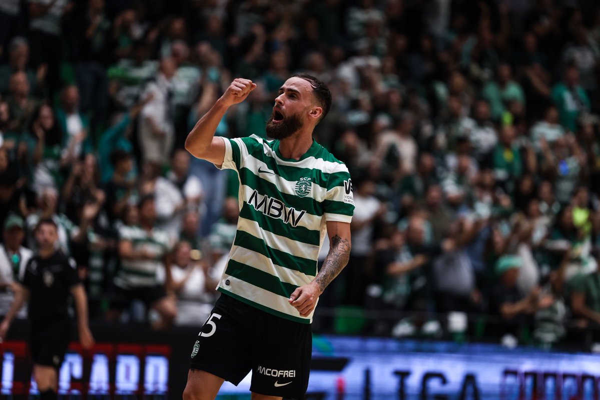 SportingCP's tweet photo. EM FRENTE, LEÕES! 🦁

O #FutsalSCP venceu o Jogo 3 das meias-finais por 7-2 e está na grande final da Liga Placard ✅ https://t.co/lEr6t1IWxS
