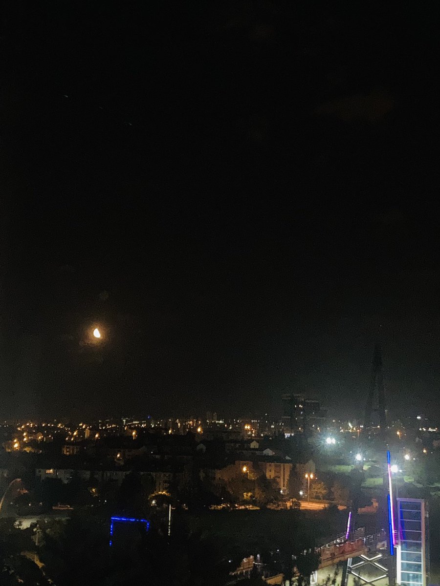 Erklces's tweet photo. Kızmayın ona, ben cok sevdim, 
aşk koydum 
adını  🖤  #iyigeceler https://t.co/f5dfB54Egy