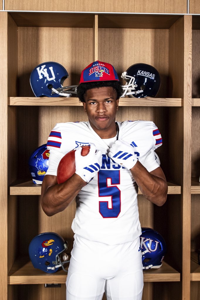 TreyStewart2027's tweet photo. Cribbb🏠 #rockchalk #comitted https://t.co/WW5UMwwYo5