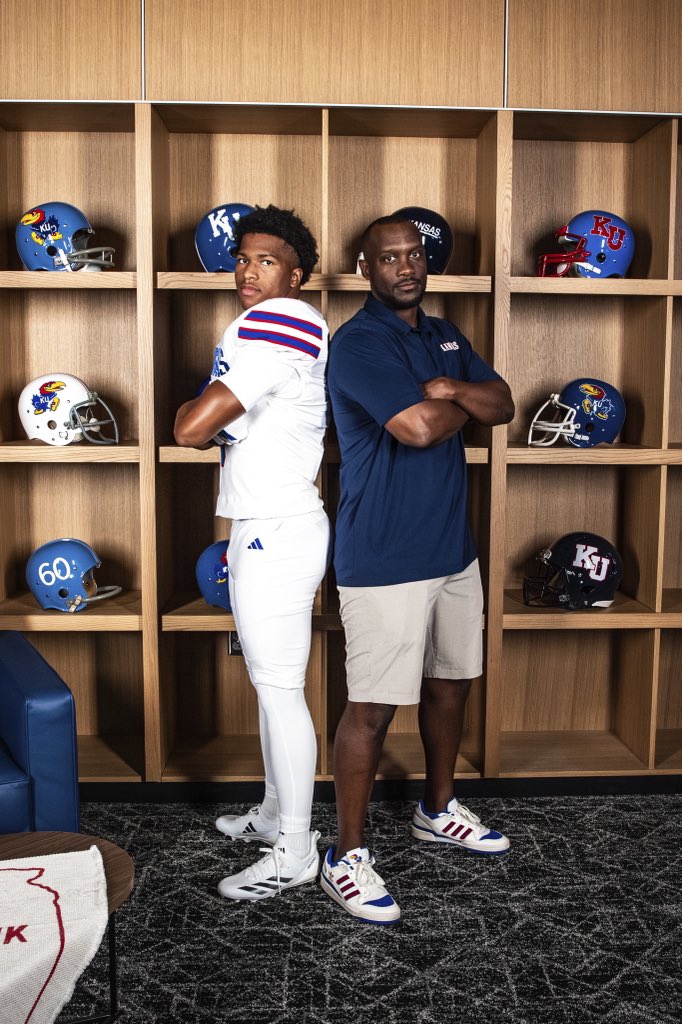 TreyStewart2027's tweet photo. Cribbb🏠 #rockchalk #comitted https://t.co/WW5UMwwYo5