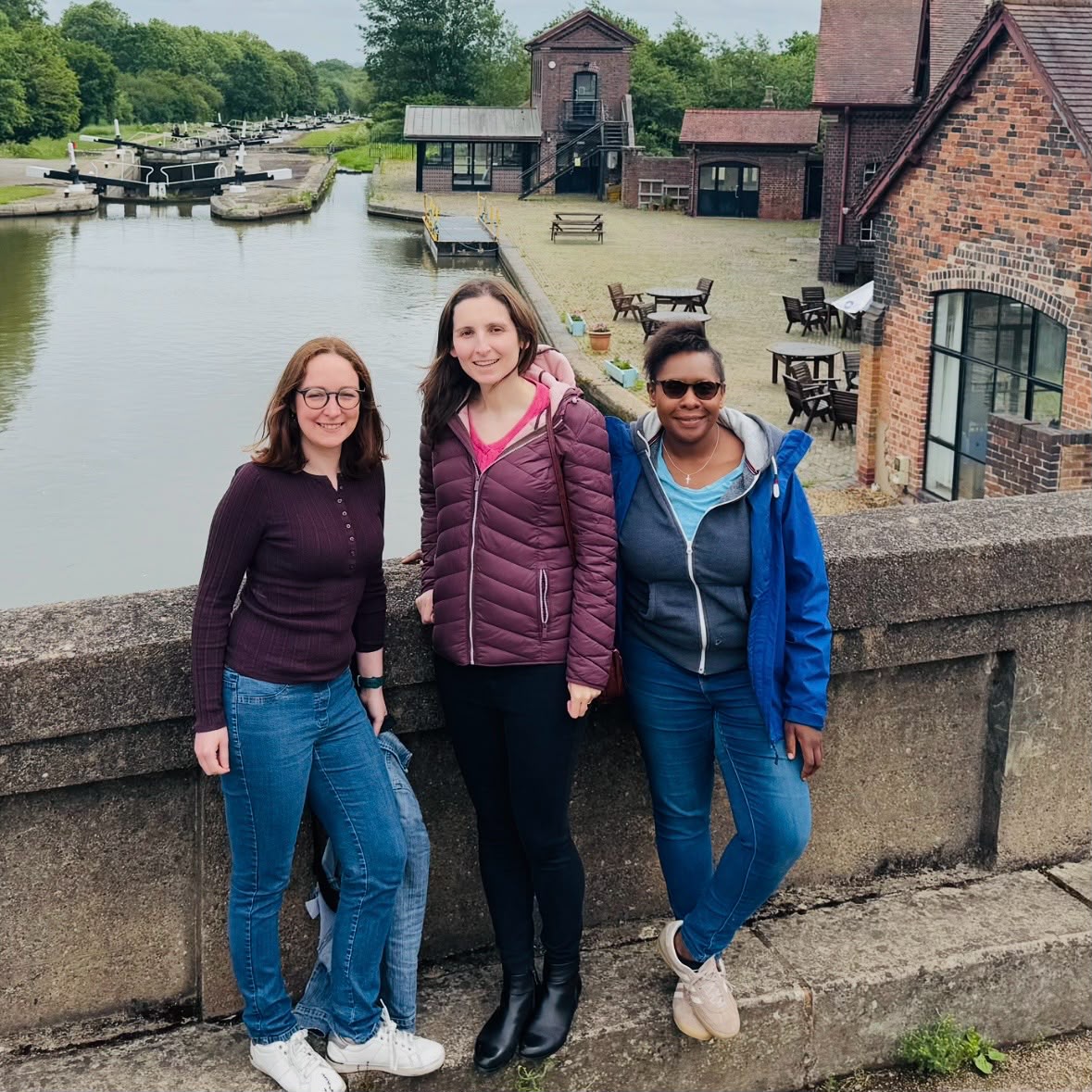 eyeceonline's tweet photo. Great weekend with the Clare/Muzza girls (+ Joel 🙂) in Leamington Spa this weekend - @Cambridge_Eng alumni for life! Sadly Team 'Optimistic' did not win at Hatton Escape Rooms this year, but at least I made a new best friend, Roxy; &amp; the canal walk was fun! #MEngGrads2012 📚🪛🎓 https://t.co/m19UN83QQl
