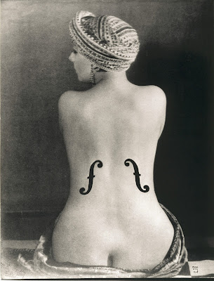AlmiraUva's tweet photo. In cima ad un violino
ci sta forse un respiro
che nessuno raccoglie
perché è un senso d'amore...

Alda Merini

#ConUnaFoto a #CasaLettori 

#art #photo  Man Ray 
"Le Violon de Ingres" 1924
Battuto all'asta da Christie's per la cifra record di 12,4 milioni di dollari. https://t.co/wvJgqpEFPw