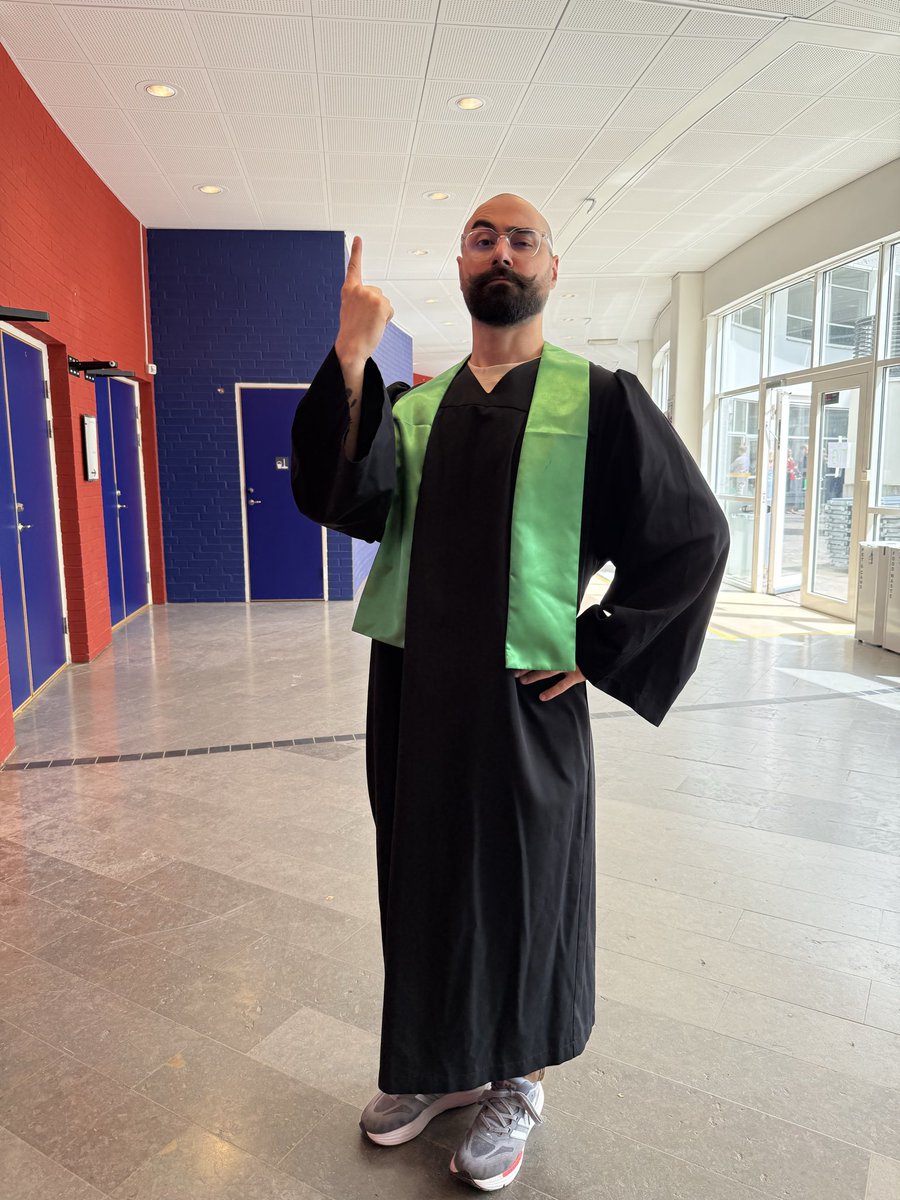 DaddyPhilMeta's tweet photo. Just got my second master's degree.

This time in Sweden 🇸🇪

Let's see what life has in store for me next 💪 https://t.co/blsKAUr4mL