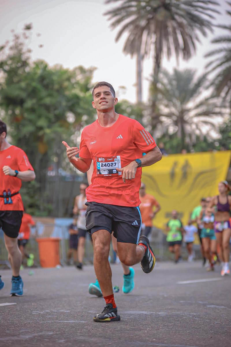 danfca_'s tweet photo. Simplesmente o ROCK IN RIO da corrida! 🎸🏃‍♂️

Foi bom demais correr e me divertir nos 21km da Maratona do Rio. 

Prova absurda do primeiro ao último KM!

A Maratona do Rio é diferente. O Rio é diferente. Não tem jeito!

#correrebomdemais #corridaderua #maratonadorio #meiamaratona https://t.co/MuLx2QPYsk