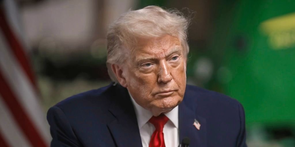 ABGray's tweet photo. @MaryLTrump Mary you should pray 🙏 for @realDonaldTrump he doesn’t look well! https://t.co/RYgkKDz088