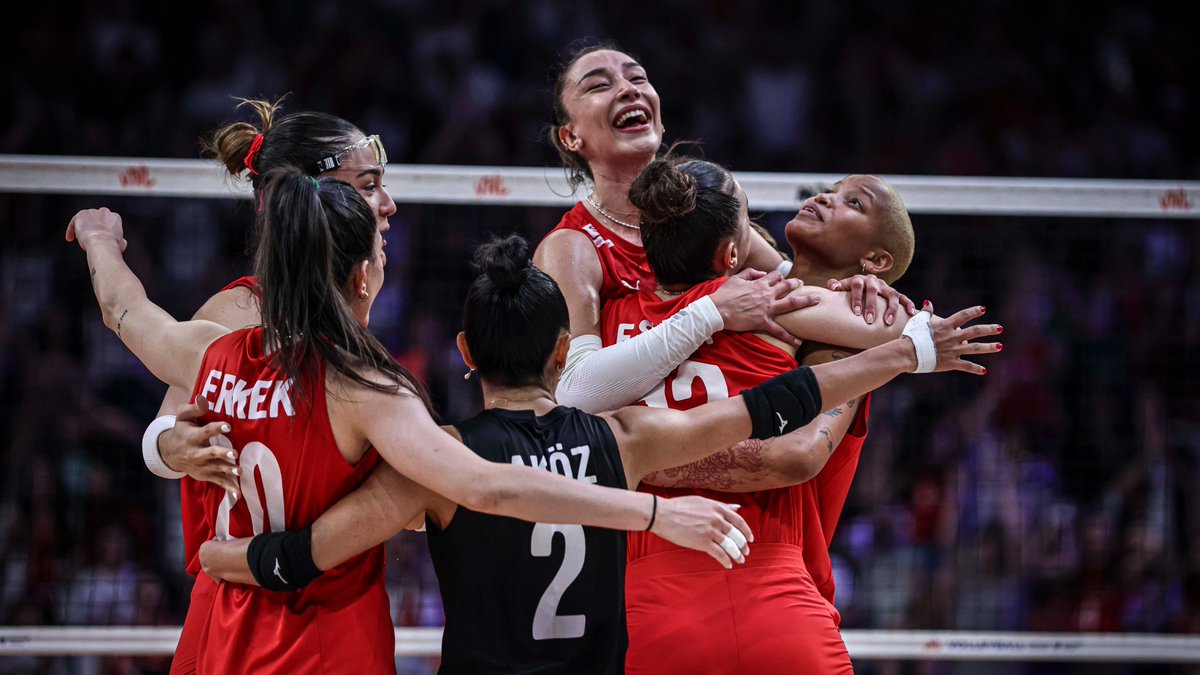 Temmzvolley's tweet photo. 🇹🇷Filenin Sultanları'nda ikinci hafta ana kadro geliyor

🏐17  Haziran  19:30  vs 🇧🇪Belçika

🏐18 Haziran   19:30  vs 🇫🇷Fransa

🏐20 Haziran  19:30  vs 🇩🇪Almanya

🏐21 Haziran   19:30  vs 🇨🇳Çin

🏟️Ankara Spor Salonu https://t.co/jKpoRxrtBJ