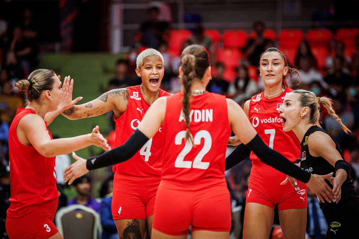 Temmzvolley's tweet photo. 🇹🇷Filenin Sultanları'nda ikinci hafta ana kadro geliyor

🏐17  Haziran  19:30  vs 🇧🇪Belçika

🏐18 Haziran   19:30  vs 🇫🇷Fransa

🏐20 Haziran  19:30  vs 🇩🇪Almanya

🏐21 Haziran   19:30  vs 🇨🇳Çin

🏟️Ankara Spor Salonu https://t.co/jKpoRxrtBJ