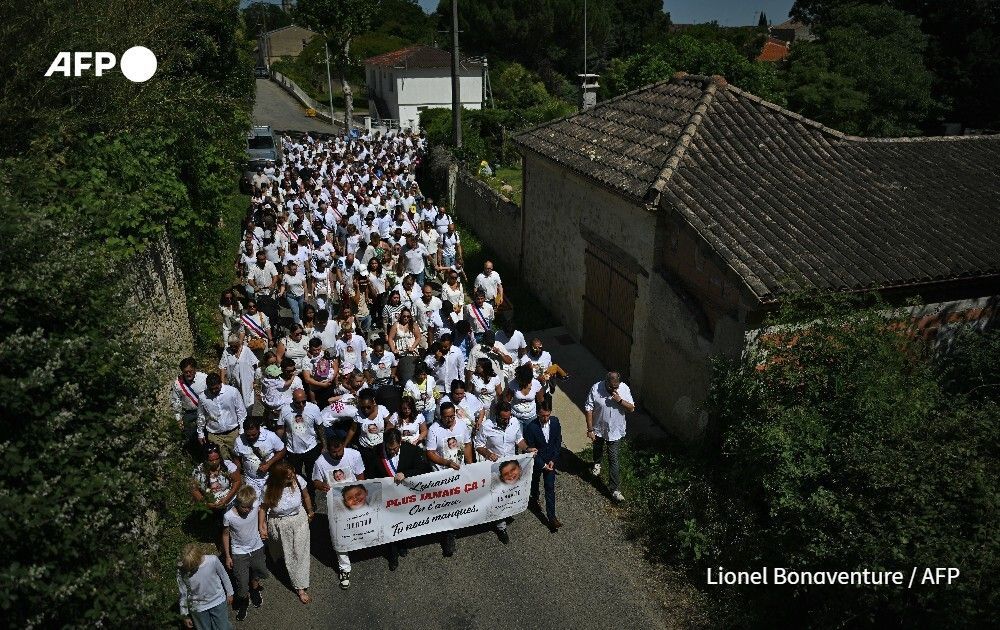 AFP's tweet photo. The grieving parents of an 11-year-old girl whose suspected killing has sparked outrage in France over failures to protect children join thousands of people for a silent march in her memory. https://t.co/H5LxmLahCf https://t.co/2Z28mG1dVG