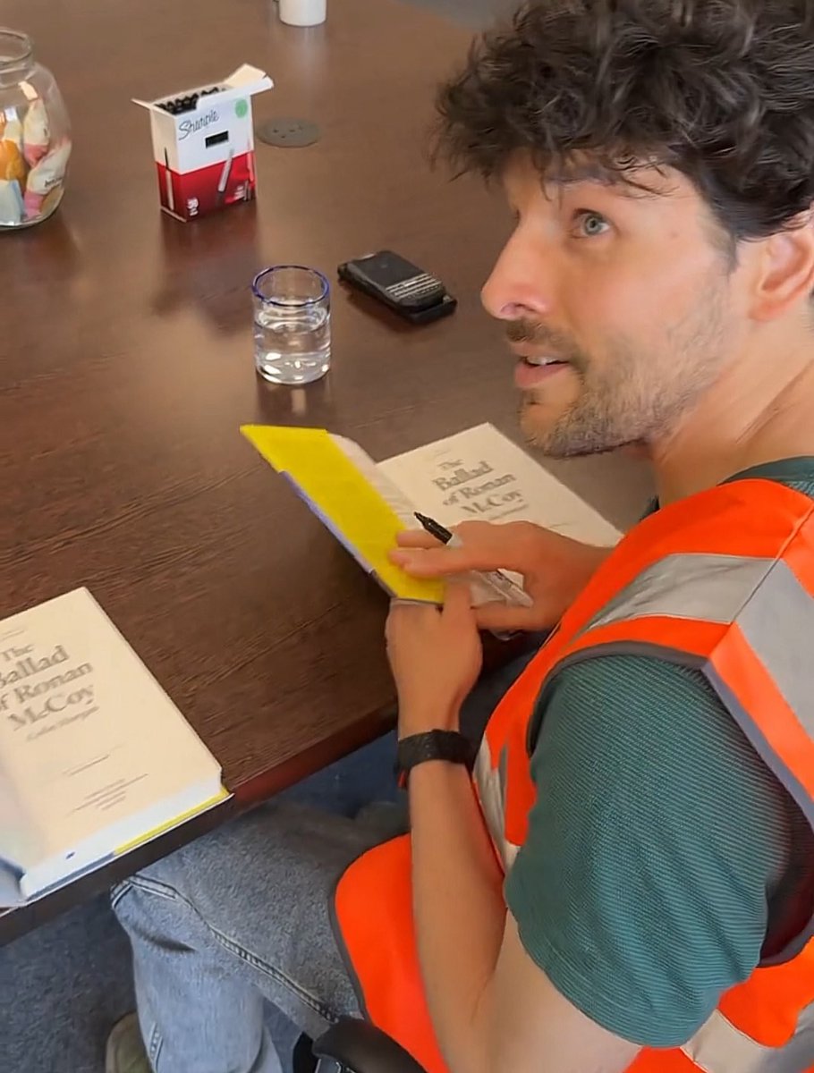 dailycolinmorg's tweet photo. colin morgan’s autograph and ocean eyes  🩵 https://t.co/W4KXLLB3ct