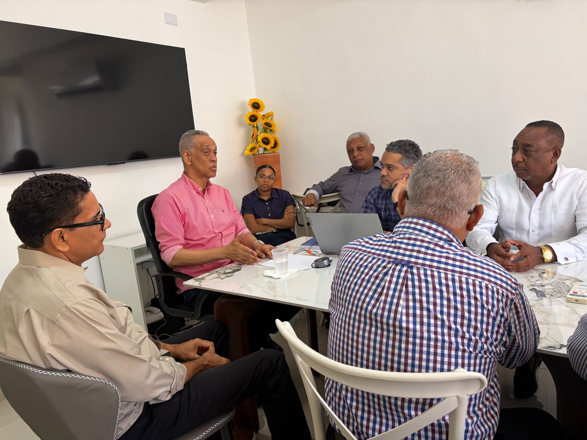 migapich's tweet photo. ¡Avanzamos con paso firme en la agenda internacional de la Fuerza del Pueblo! En la reunión ordinaria de hoy, acompañando al titular Manolo Pichardo (@Manolopich) desde la Vicesecretaría Operativa coordinamos los puntos clave para el crecimiento de nuestra @InternacionalFP https://t.co/0a9AMon2HX
