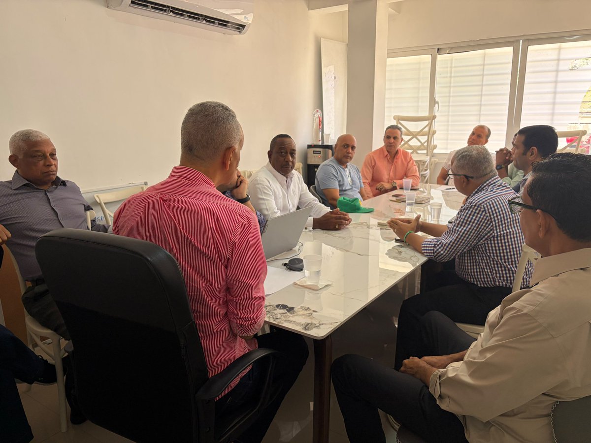 migapich's tweet photo. ¡Avanzamos con paso firme en la agenda internacional de la Fuerza del Pueblo! En la reunión ordinaria de hoy, acompañando al titular Manolo Pichardo (@Manolopich) desde la Vicesecretaría Operativa coordinamos los puntos clave para el crecimiento de nuestra @InternacionalFP https://t.co/0a9AMon2HX