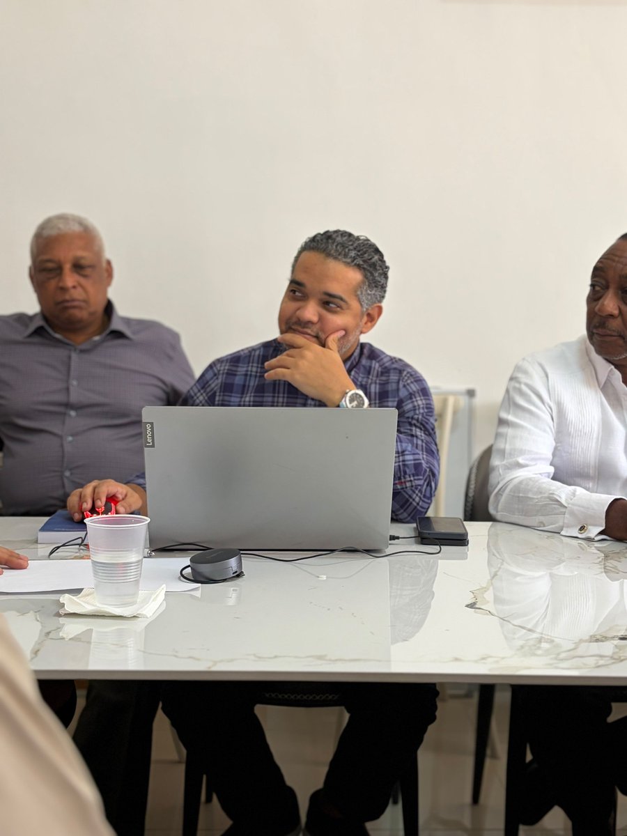 migapich's tweet photo. ¡Avanzamos con paso firme en la agenda internacional de la Fuerza del Pueblo! En la reunión ordinaria de hoy, acompañando al titular Manolo Pichardo (@Manolopich) desde la Vicesecretaría Operativa coordinamos los puntos clave para el crecimiento de nuestra @InternacionalFP https://t.co/0a9AMon2HX