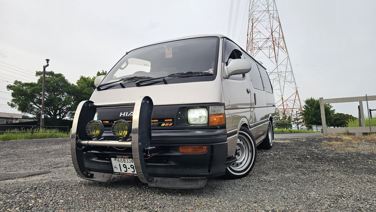 Ucchyace1994's tweet photo. グリルガード装着

#ハイエース
#ハイエースワゴン
#100系ハイエース

#90s
#平成
#ホワイトリボン
#白物タイヤ協会

#HIACE
#Series100HIACE
#HIACEWAGON
#SUPERCUSTOM 

次回の
#HIACESUNDAY　
#ハイエースサンデー
は
10月31日～11月1日
静岡　朝霧高原で
キャンプ場貸し切ってハイエースキャンプ🎵 https://t.co/4qUYH4iKgy