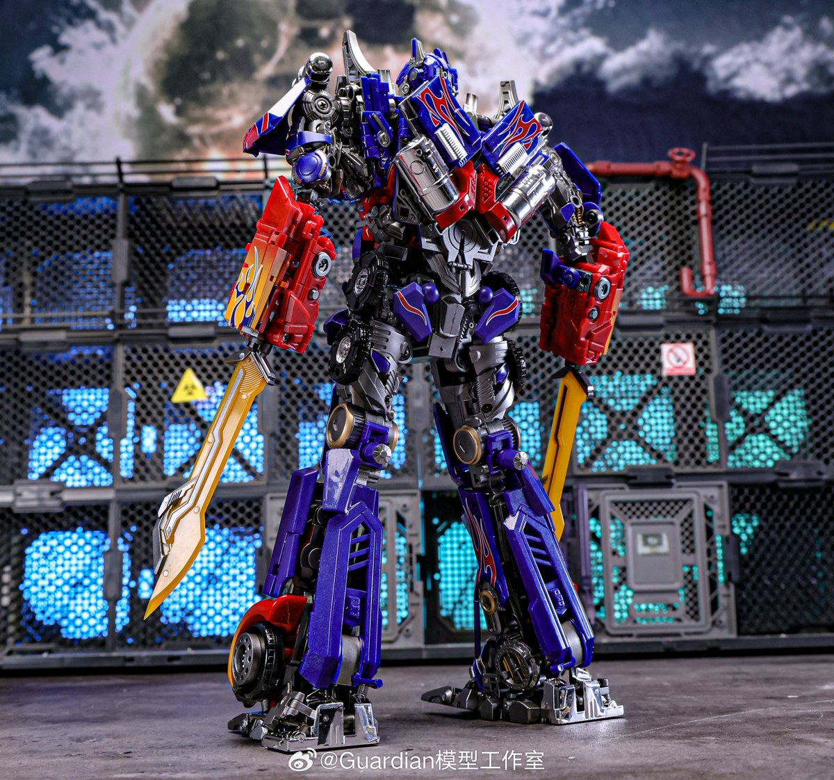 dilophosaurid's tweet photo. Chat I've been so focused on Unique Toys and Magnificent Mecha I genuinely forgot CT Toys was making an Optimus Prime too https://t.co/BeBUNwx2LN
