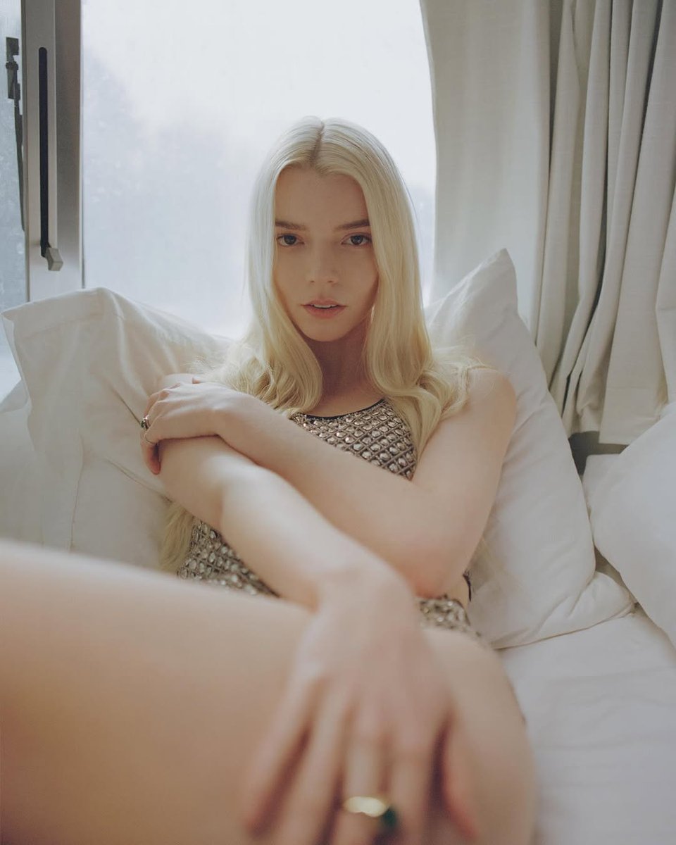 beautifulcelebz's tweet photo. Anya Taylor-Joy by Sebastian Faena https://t.co/kllgw6ytLo
