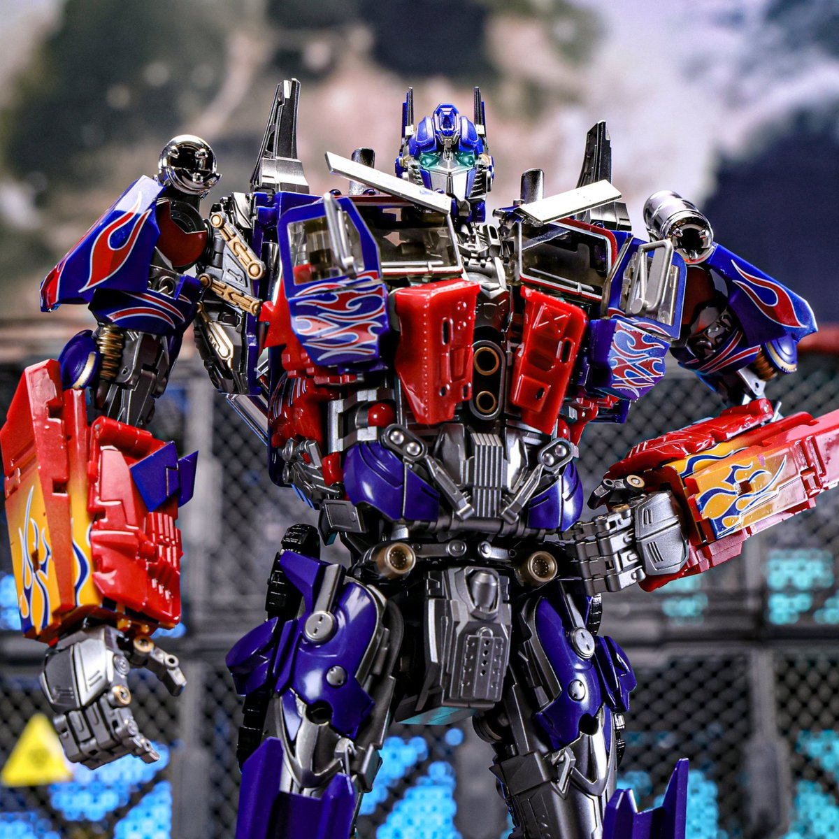 dilophosaurid's tweet photo. Chat I've been so focused on Unique Toys and Magnificent Mecha I genuinely forgot CT Toys was making an Optimus Prime too https://t.co/BeBUNwx2LN