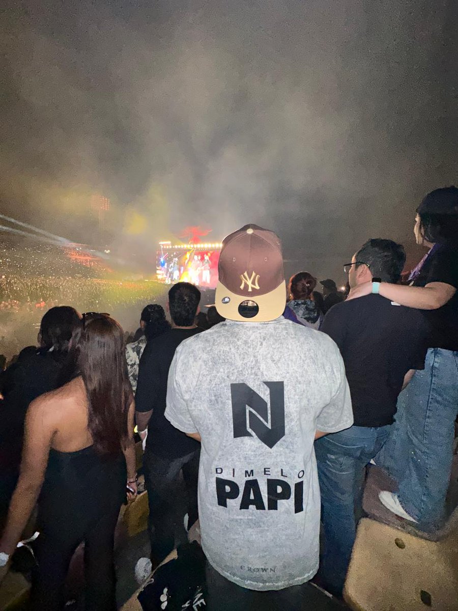 daniel1946MFC's tweet photo. Primer concierto del año y estuvo bien activo, la rompiste en El Campin 🏟️ @NickyJamPR esperamos volver a tenerte en Bogotá #DimeloPapi 😎🤙🏻 https://t.co/OUHhTLrN8l