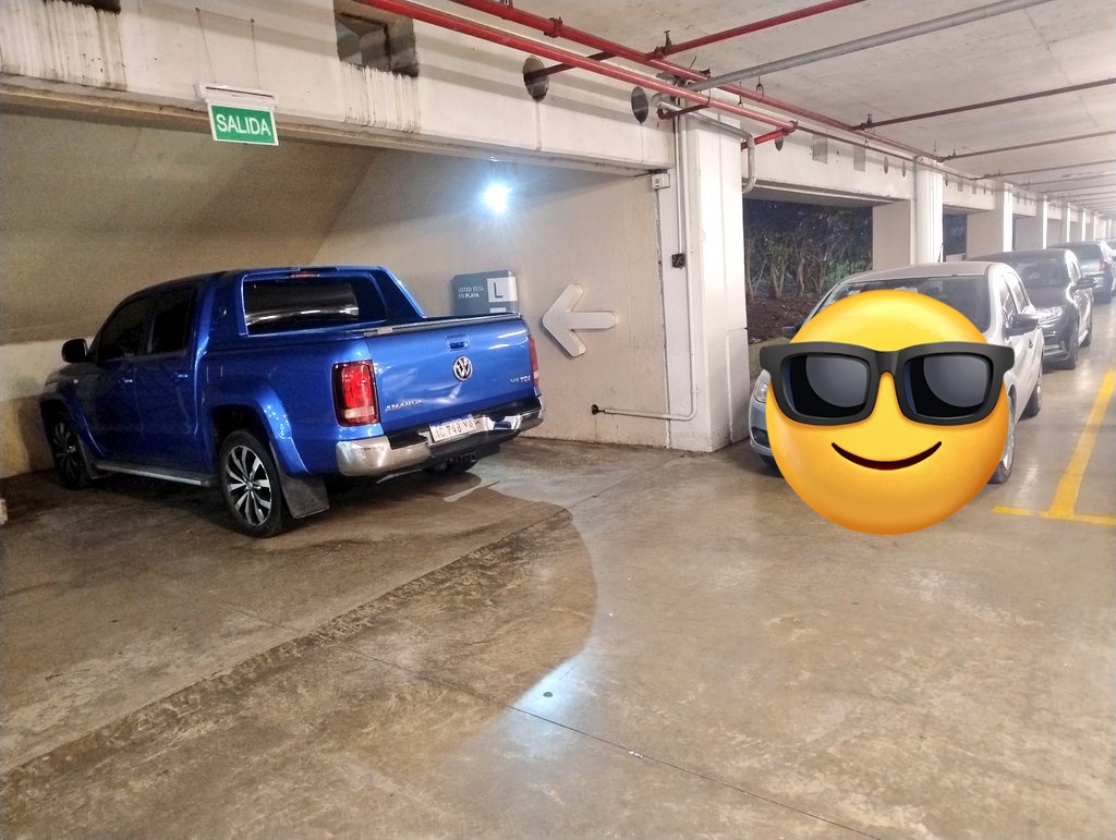 ceciasan's tweet photo. #boludoconamarok
#amarok 
#Unicenter https://t.co/JgPxOFWgum