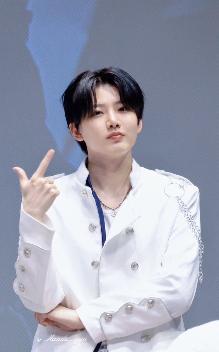 Mandu_gyu's tweet photo. 260607  메이크스타

왕자님

#준규 #JUNKYU 
#ジュンキュ #金俊奎 https://t.co/L7G7jJ5Pco