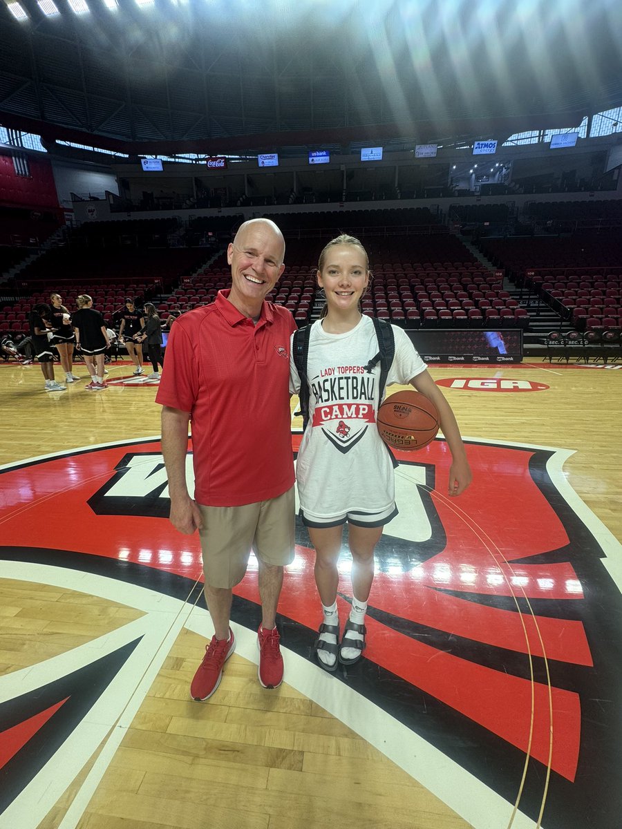 CallieJones2029's tweet photo. Enjoyed WKU’s elite camp today! Thankful for the opportunity and the work put in. 
@CoachCollinsWKU @CoachWhitWKU @Scottejohnson12 @JM_Salley @WVThunderUAA @Toohey_sp https://t.co/miCh9siEQJ