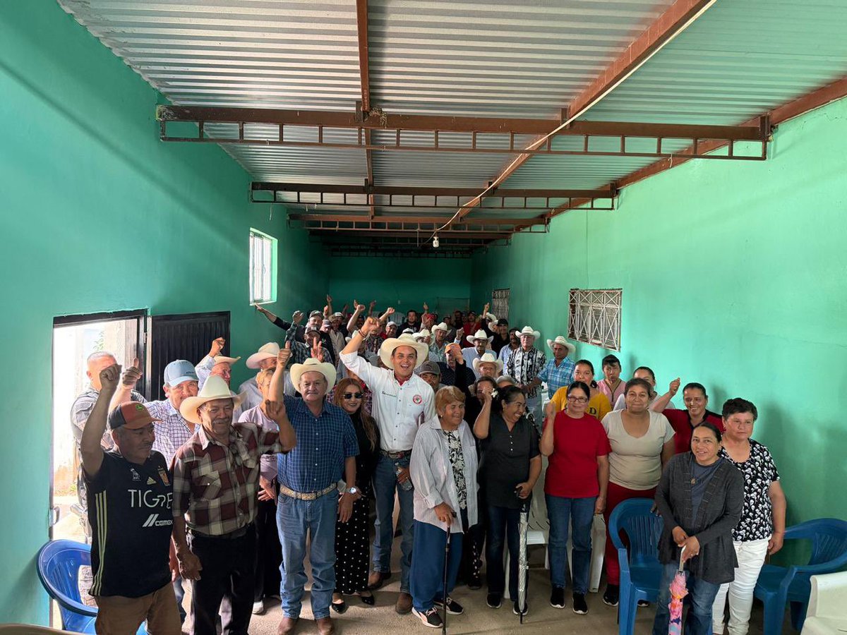 CNCDurango's tweet photo. ¡Domingo de seguir trabajando! 🤠

Hoy nuestro Dirigente @tonomorales_7 , estuvo con nuestras amigas y amigos de Villa Unión, Poanas y visitó el poblado Veracruz de Ochoa en dónde se revisaron los terrenos ejidales. 

También asistió a la Asamblea ejidal. https://t.co/kQnbG18aci
