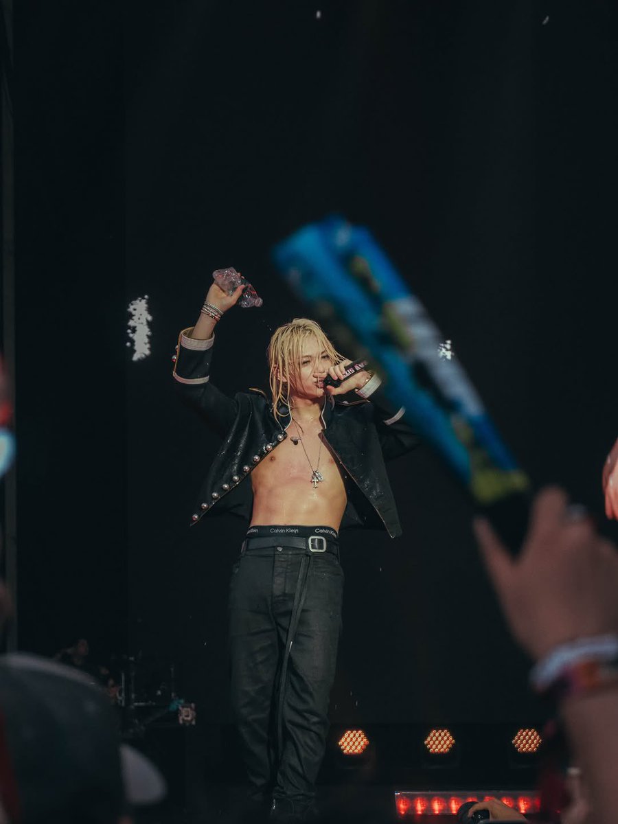angelbok915's tweet photo. lucyy.studios IG
#felix https://t.co/6wsu71JyW8